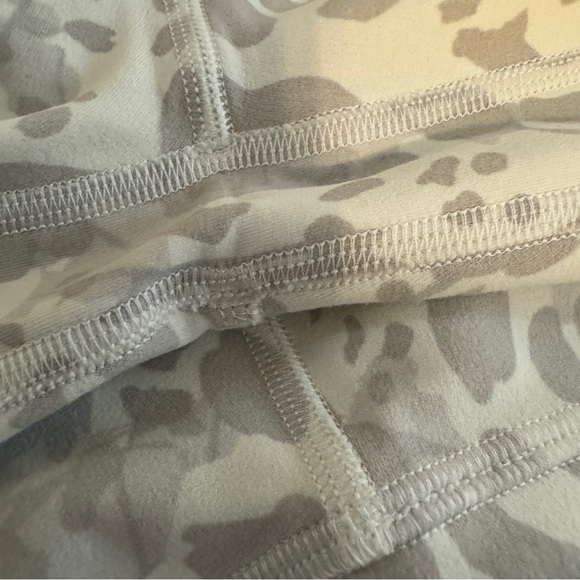 Lululemon sz 14 Align HR Leggings Cheetah print CECW 17” crop NEW - Picture 5 of 6